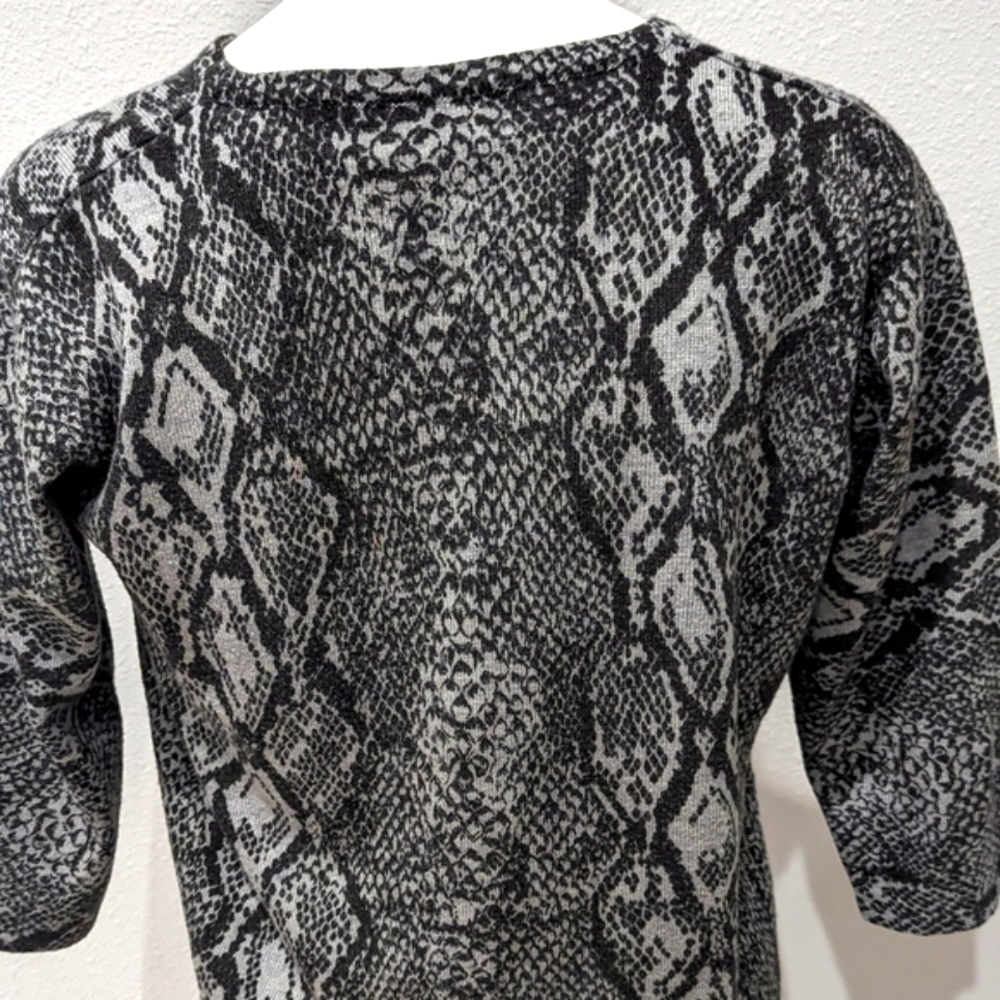 Karen Scott black and white snakeskin long sleeve shirt, sz m - Picture 6 of 6